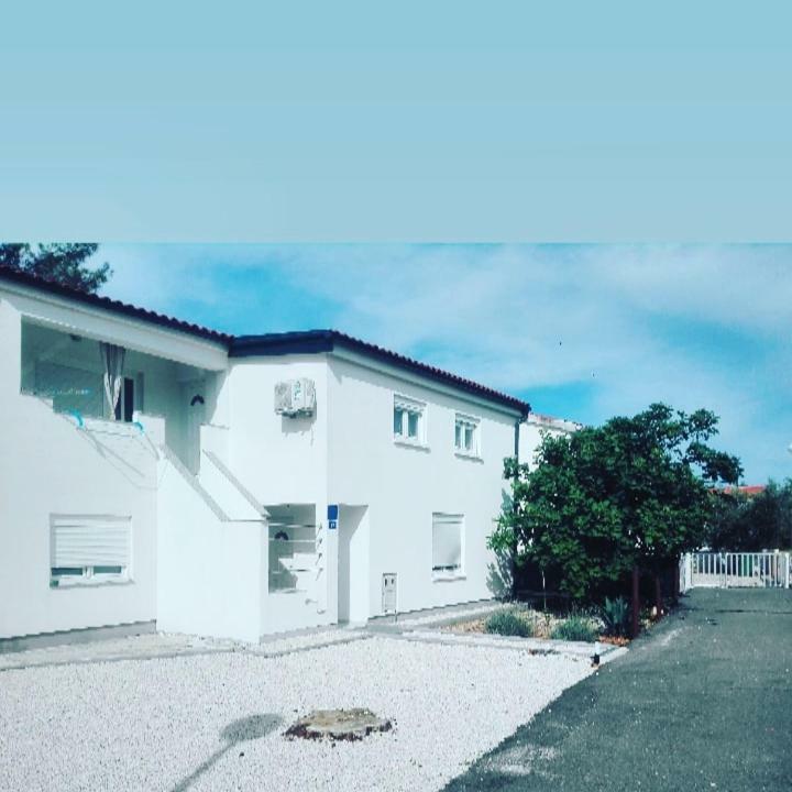 Apartman Bunaric Vir Exterior foto